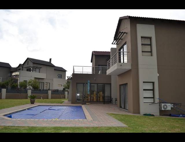 4 BEDROOM PROPERTY TO RENT IN COPPERLEAF ESTATE